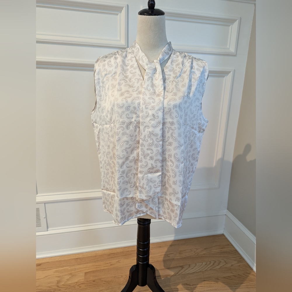 Ann Taylor NWOT Cream Sleeveless Boxy Blouse with Mandarin Collar